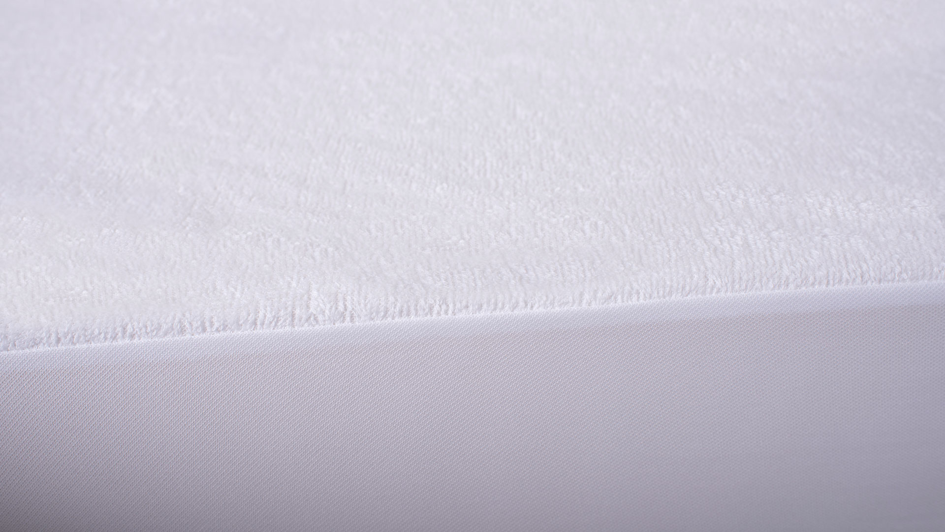 PROT&Egrave;GE-MATELAS EN TISSU &Eacute;PONGE